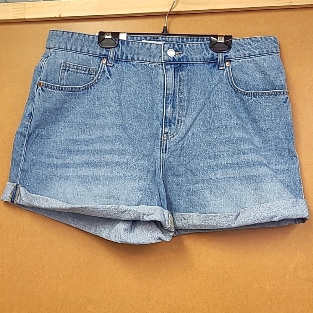H&M Size 16 Light Wash High Rise Mom Fit Shorts